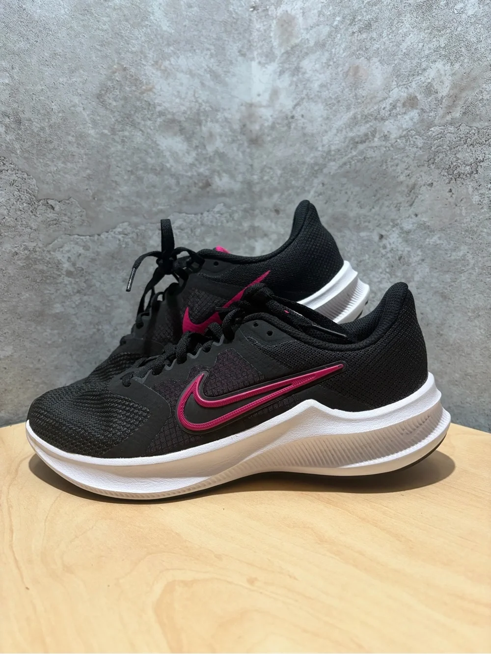 Nike Downshifter 11 'Black Fireberry' women's running shoe size 6.5